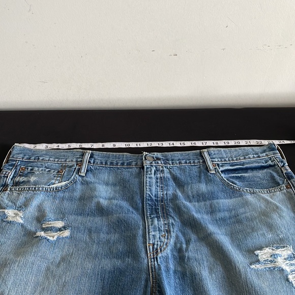 Men’s Levi’s 569 Jeans with distressing, Size 44w x 30in - Picture 5 of 13